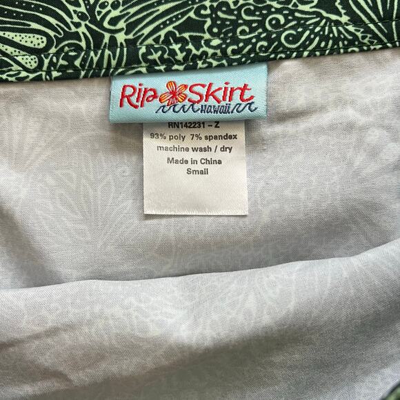Ripskirt Hawaii Wrap Skirt Green Sea Life Length 2 EUC Small Adjustable - Picture 2 of 4